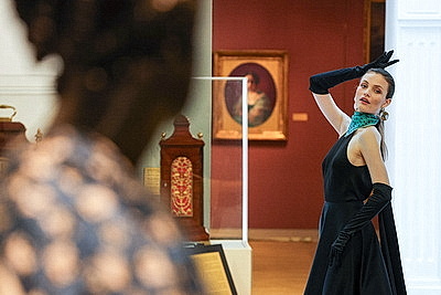 В НХМ состоялась перформанс-презентация коллекционных платков \"Все носят Царфина\"