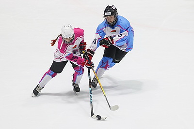 В хоккей играют не только мужчины. Всемирный женский хоккейный матч прошел в Минске