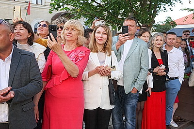 Ярко и красочно в Беларуси прошли выпускные вечера