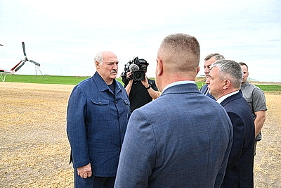 Фермерские хозяйства - в центре внимания. Лукашенко совершил рабочую поездку в Житковичский район