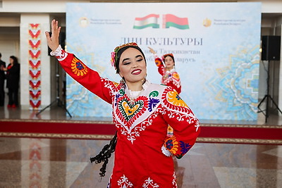 Национальные мелодии и мировые хиты. Мастера искусств Таджикистана представили гала-концерт в Минске