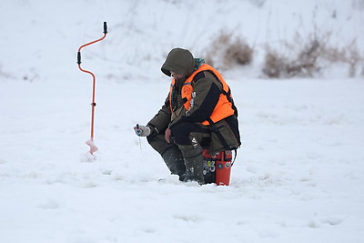 Клевое место! Зимняя рыбалка на Фатинском заливе в Могилеве