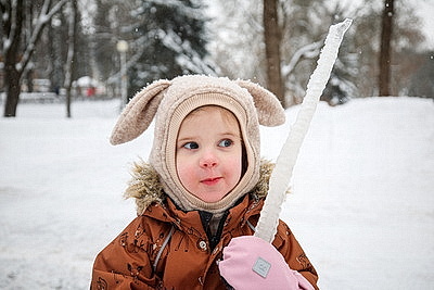 Морозный зимний день: снегопад не повод сидеть дома для активных жителей