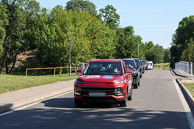 Участники автопробега \"Города-герои - города Героев: Дорогами народных ополченцев\" возложили цветы в Брестской крепости