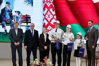 \"Нам мир завещано беречь\". В Минске подвели итоги конкурса детских рисунков