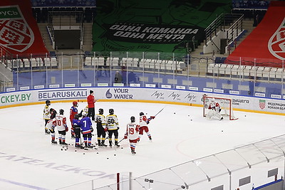 Легенды хоккея провели мастер-класс для участников турнира \"В основании будущего\"