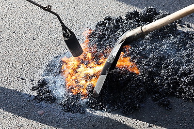 В Беларуси ведутся весенние ямочно-ремонтные работы