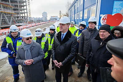Кухарев посетил строительную площадку \"Газпром центра\" и нового корпуса 6-й ГКБ
