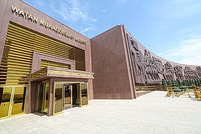 Премьер-министр Беларуси посетил мемориальный комплекс \"Народная память\" в Ашхабаде