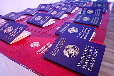 Шаг во взрослую жизнь: в Могилеве самым талантливым и творческим ребятам региона вручили первые паспорта