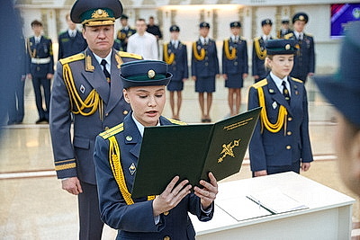 Сотрудники Минской региональной таможни торжественно приняли присягу в музее истории ВОВ