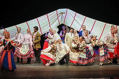 Новую театрализованную программу \"Масленка\" представил хореографический ансамбль \"Хорошки\"