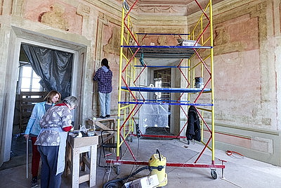 Студенты БГАИ участвуют в реставрации монументальной живописи дворцово-паркового комплекса \"Вялікі Свяцк Валовічаў\"