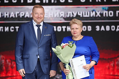 Танцы тракторов и презентация талисмана. МТЗ празднует 80-летие