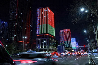 В Ташкенте здания окрасились в цвета белорусского флага