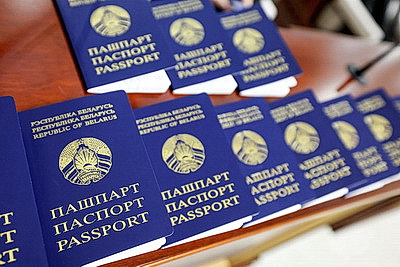 Не только права, но и обязанности перед Родиной. Школьникам вручили паспорта в Палате представителей