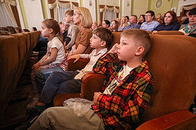 Принятие, социализация, дружба. В Минске инклюзивный театр представил спектакль в поддержку детей с РАС