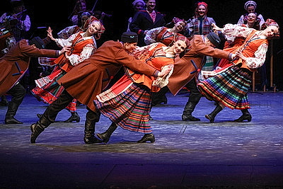 Новую театрализованную программу \"Масленка\" представил хореографический ансамбль \"Хорошки\"