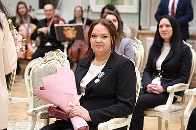 Едины в стремлении сделать страну лучше. Лукашенко в преддверии 8 Марта вручил женщинам госнаграды