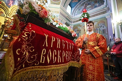 Благодатный огонь от храма Гроба Господня доставили в Гродно