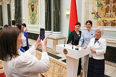 Представительницы Минской области внесли свой вклад в убранство Дворца Независимости