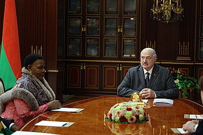 Лукашенко встретился с председателем Сената Зимбабве