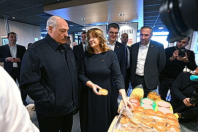 Лукашенко посетил один из ресторанов сети \"Мак.бай\"