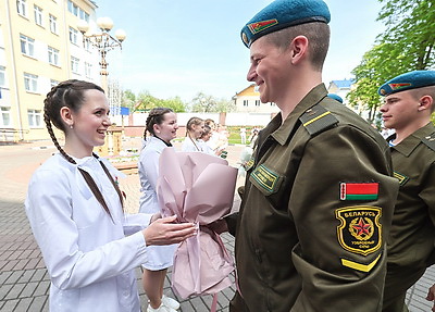 \"Вальс Победы\" станцевали в Витебском областном клиническом роддоме