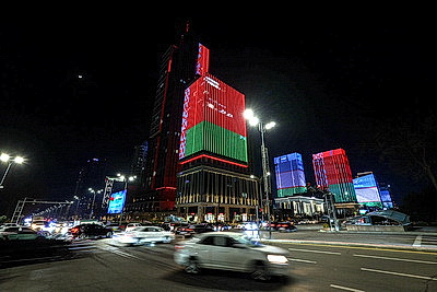 В Ташкенте здания окрасились в цвета белорусского флага