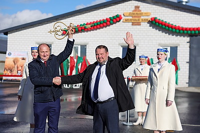 Новый молочно-товарный комплекс более чем на 1330 голов КРС открыли в Калинковичском районе