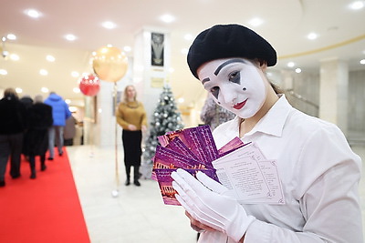 Юбилейный вечер \"Кальман против Штрауса, или Пять и пять - пятьдесят пять\" собрал на сцене весь коллектив музыкального театра