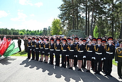 Лукашенко принял участие в церемонии приведения к военной присяге в Борисовском районе