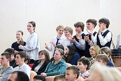 Песни и улыбки для детей и пожилых по всей стране. В Минске проходит акция \"Верить в себя\"