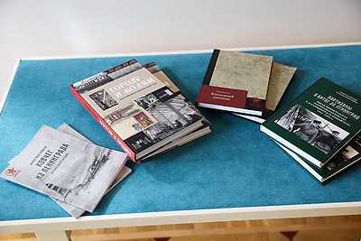 Белорусские книги о Великой Отечественной войне передали в Музей обороны и блокады Ленинграда