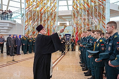 Молодые сотрудники МЧС принесли присягу в музее истории ВОВ