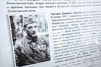 Нагрудный знак \"Бойцу Красной гвардии и Красному партизану\" представили в Музее истории ВОВ