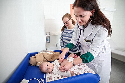 В Боровлянах открыли обновленное здание детской и стоматологической поликлиники