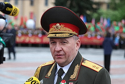 Лукашенко возложил венок к монументу Победы в Минске