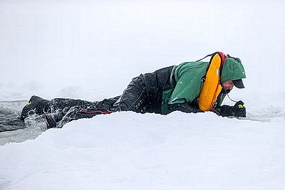 Работники ОСВОДа в Гродно продемонстрировали алгоритм действий при несчастном случае на подледной рыбалке