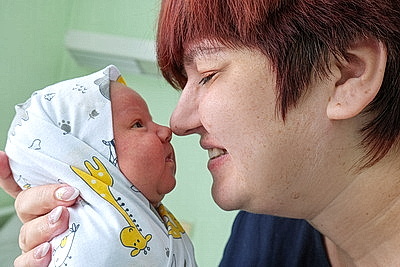 В Витебске поздравили мам, родивших первых в 2026 году детей
