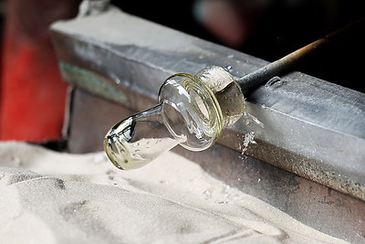 Женщина-стеклодув из Березовки 20 лет создает шедевры из стекла и хрусталя