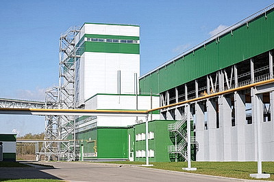 Как хрупкая женщина из Гродно держит под контролем стекловаренную печь