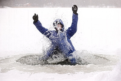 Работники ОСВОДа в Гродно продемонстрировали алгоритм действий при несчастном случае на подледной рыбалке