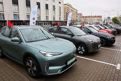 Участники автопробега электротранспорта \"БелАЭС - чистая энергия мирного атома\" проехали путь из Минска в Островец
