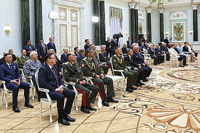 Лукашенко в преддверии священного праздника Дня Победы вручил государственные награды