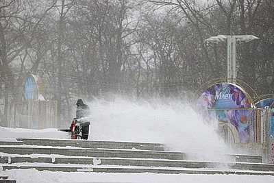 В Минске более 180 единиц техники и свыше 1,5 тысячи человек ликвидируют последствия снегопада