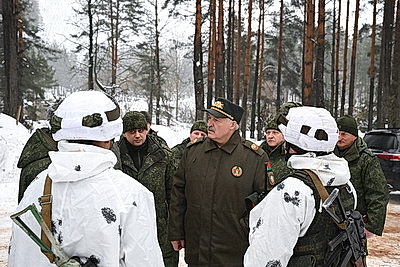 Лукашенко лично проверяет боеготовность Вооруженных Сил