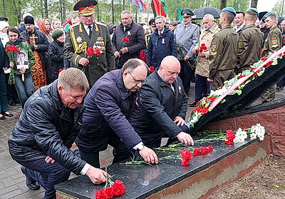 Памятник на братской могиле после реконструкции открыли в Витебском районе