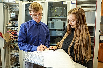 Молодые специалисты по всей стране прибывают на свои первые рабочие места