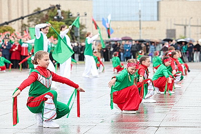 Торжественно и ярко. Церемония чествования государственных символов прошла в Минске